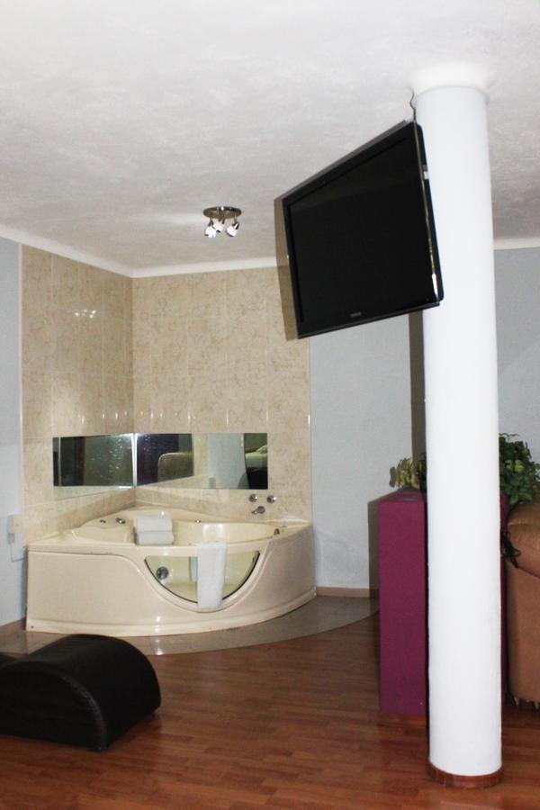 Cobo'S Auto Motel Tlaltenago Tlaltenango de Sanchez Roman Ngoại thất bức ảnh